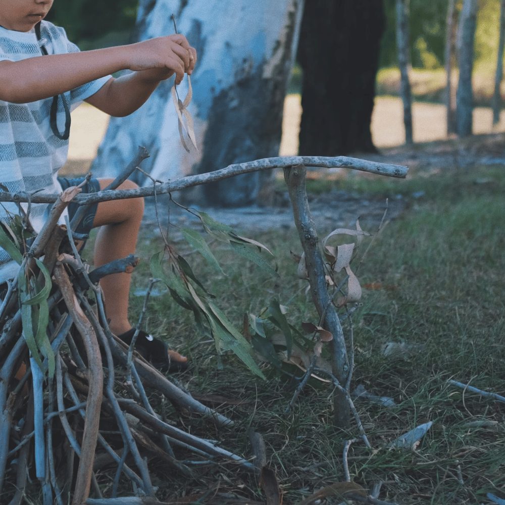 Ontdek de kunst van minimalisme tijdens bushcraft kampen zonder sporen achter te laten