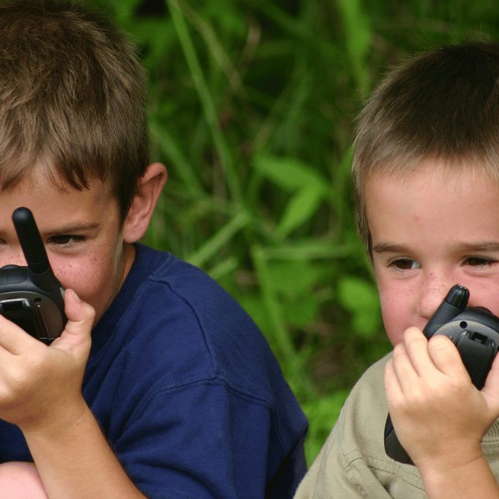 Waarom een walkie talkie handig kan zijn tijdens een kamp